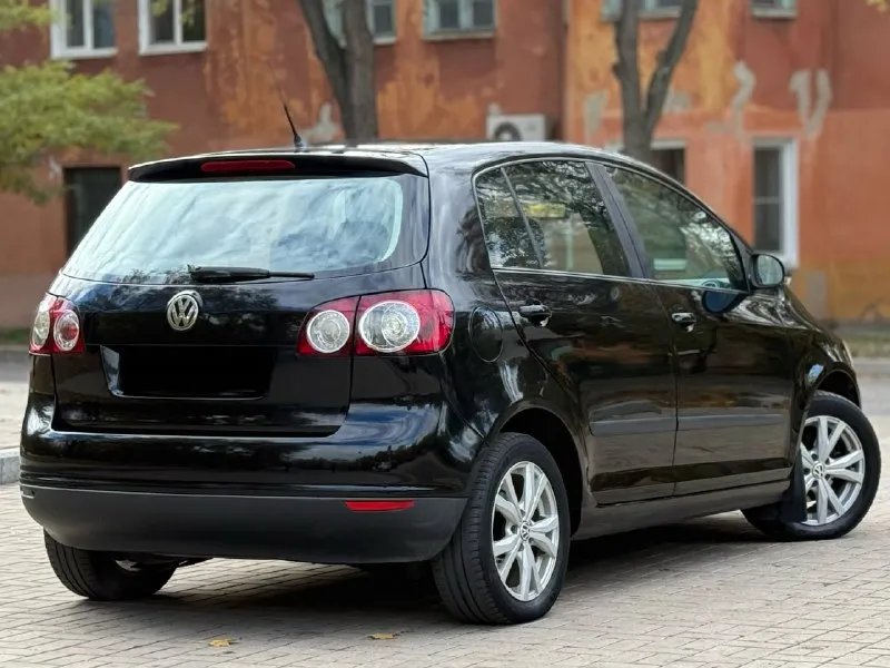 Продам volkswagen golf plus 1.6 надежный автомобиль 2008г. Выпуска в отличном состоянии!
Идеальное состояние кузова, ржавчины нет совсем, пороги целые, не гнилые. По технической части нареканий нет, мотор работает плавно и ровно, коробка тоже работает мягко.
Подвеска в хорошем состоянии, не стучит, не гремит. Хорошая комплектация. 2x зонный климат-контроль, подогрев сидений, 8 подушек безопасности, датчик дождя, датчик света, abs esp круиз-контроль, 4эл. Стеклоподёмника, электрорегулеровка зеркал, литые диски r16 на хорошей резине, хорошая музыка. Остальные вопросы по телефону
+79494958326 Цена 670тыс₽ торг у капота хорошему покупателю. Плохая связь звоните. Telegram +79494958326 - фотография - 4