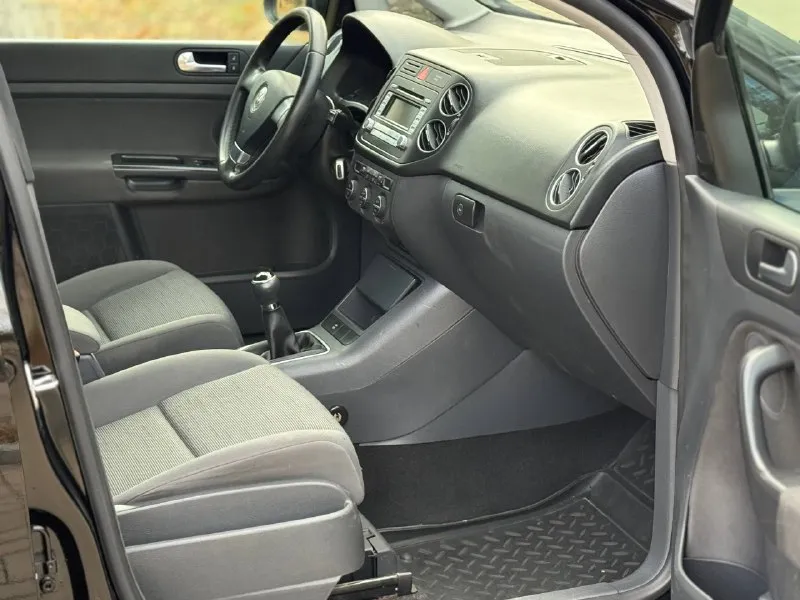 Продам volkswagen golf plus 1.6 надежный автомобиль 2008г. Выпуска в отличном состоянии!
Идеальное состояние кузова, ржавчины нет совсем, пороги целые, не гнилые. По технической части нареканий нет, мотор работает плавно и ровно, коробка тоже работает мягко.
Подвеска в хорошем состоянии, не стучит, не гремит. Хорошая комплектация. 2x зонный климат-контроль, подогрев сидений, 8 подушек безопасности, датчик дождя, датчик света, abs esp круиз-контроль, 4эл. Стеклоподёмника, электрорегулеровка зеркал, литые диски r16 на хорошей резине, хорошая музыка. Остальные вопросы по телефону
+79494958326 Цена 670тыс₽ торг у капота хорошему покупателю. Плохая связь звоните. Telegram +79494958326 - фотография - 9