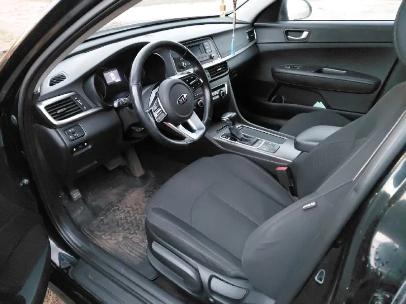 Kia оптима 4 поколение рестайлинг 2019 г 2.0 бензин атмосферный на 150 л. с. комплектация "comfort". 2 хозяина пробег 284000 км двигатель - сvvl коробка автомат - aisin вся оптика освещения спереди - bi led все агрегаты работают исправно. вложений не требует. авто находится в г. перевальск, луганская область. цена 1.250.000 руб 79595727085 / 79117773798 (телега/ватсап) 📞 звоните: +7(959)5727085 - фотография - 6