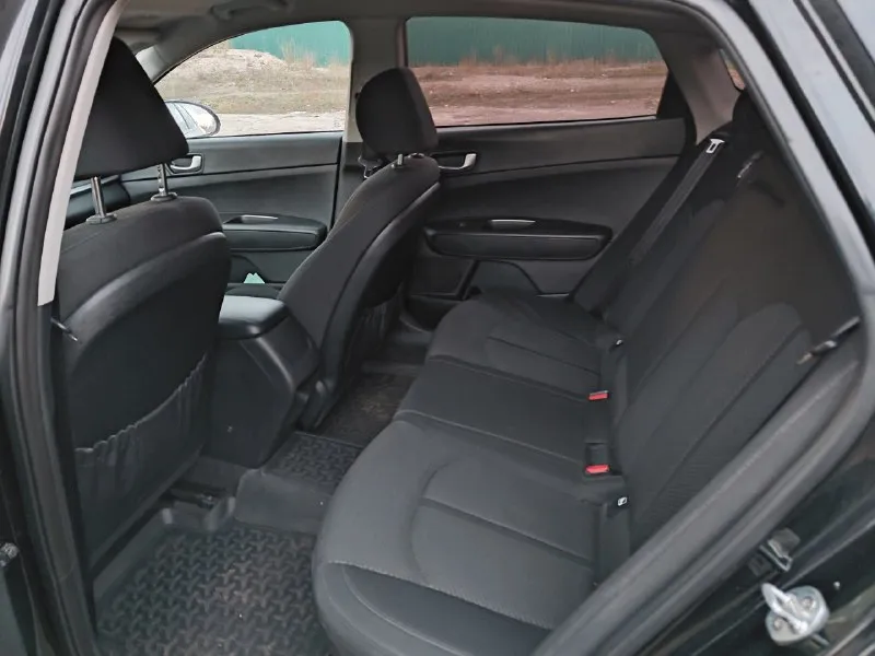 Kia оптима 4 поколение рестайлинг 2019 г 2.0 бензин атмосферный на 150 л. с. комплектация "comfort". 2 хозяина пробег 284000 км двигатель - сvvl коробка автомат - aisin вся оптика освещения спереди - bi led все агрегаты работают исправно. вложений не требует. авто находится в г. перевальск, луганская область. цена 1.250.000 руб 79595727085 / 79117773798 (телега/ватсап) 📞 звоните: +7(959)5727085 - фотография - 7