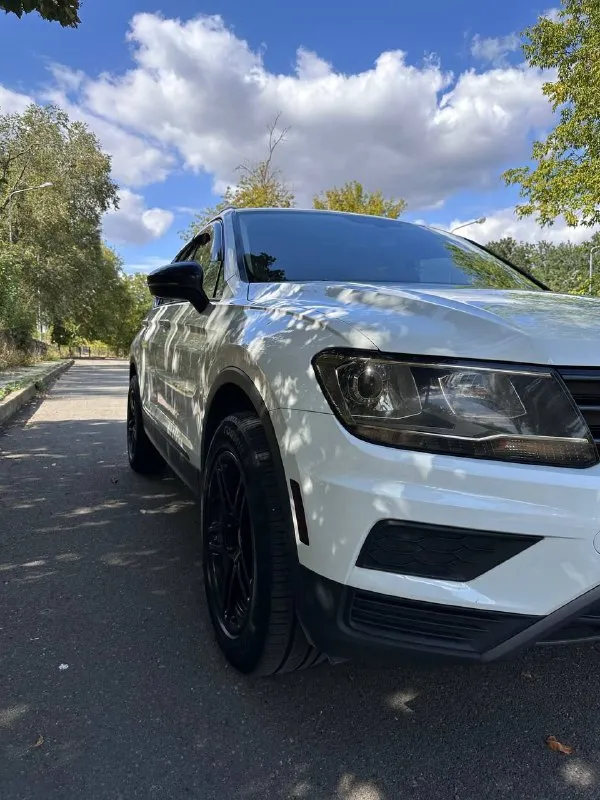 Продаю tiguan se 2021 гв.
2.0, Полный привод
Пробег 111000

Покупал в салоне fresh авто в ростове с пробегом 13500 км, не битый, был вопрос по дренажу, устранили. Первое то делали в донецке. В одних руках, замена масла каждые 7-7500 км. С машиной 2 комплекта дисков и резины новые (зима/лето). Зоны риска в пленке, свет ближний и дальний линза.
Carplay, камера, надежная 8-ст. Акпп aisin, кожа, 2-х зонный климат, люк, панорама, круиз, слепые зоны, бесключевой доступ и запуск, электроручник, радар, абс, есп, датчик давления в шинах, антипробуксовка.
Переоформление в гибдд.
Можно в кредит!!!

Цена 2 650 000💸

➡️ +79495251763 - фотография - 2