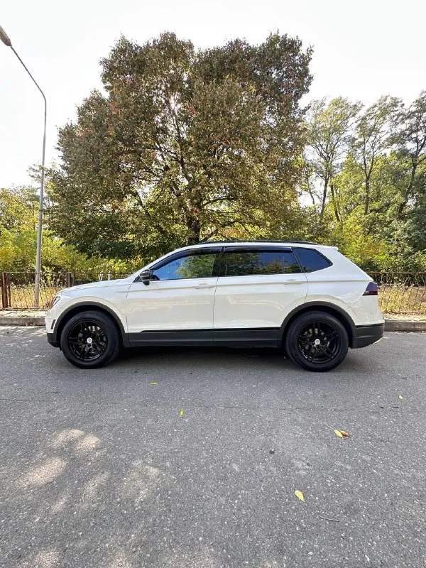 Продаю tiguan se 2021 гв.
2.0, Полный привод
Пробег 111000

Покупал в салоне fresh авто в ростове с пробегом 13500 км, не битый, был вопрос по дренажу, устранили. Первое то делали в донецке. В одних руках, замена масла каждые 7-7500 км. С машиной 2 комплекта дисков и резины новые (зима/лето). Зоны риска в пленке, свет ближний и дальний линза.
Carplay, камера, надежная 8-ст. Акпп aisin, кожа, 2-х зонный климат, люк, панорама, круиз, слепые зоны, бесключевой доступ и запуск, электроручник, радар, абс, есп, датчик давления в шинах, антипробуксовка.
Переоформление в гибдд.
Можно в кредит!!!

Цена 2 650 000💸

➡️ +79495251763 - фотография - 4