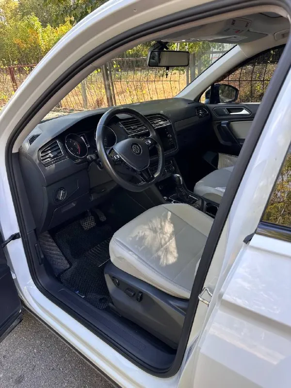 Продаю tiguan se 2021 гв.
2.0, Полный привод
Пробег 111000

Покупал в салоне fresh авто в ростове с пробегом 13500 км, не битый, был вопрос по дренажу, устранили. Первое то делали в донецке. В одних руках, замена масла каждые 7-7500 км. С машиной 2 комплекта дисков и резины новые (зима/лето). Зоны риска в пленке, свет ближний и дальний линза.
Carplay, камера, надежная 8-ст. Акпп aisin, кожа, 2-х зонный климат, люк, панорама, круиз, слепые зоны, бесключевой доступ и запуск, электроручник, радар, абс, есп, датчик давления в шинах, антипробуксовка.
Переоформление в гибдд.
Можно в кредит!!!

Цена 2 650 000💸

➡️ +79495251763 - фотография - 7