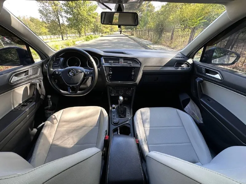 Продаю tiguan se 2021 гв.
2.0, Полный привод
Пробег 111000

Покупал в салоне fresh авто в ростове с пробегом 13500 км, не битый, был вопрос по дренажу, устранили. Первое то делали в донецке. В одних руках, замена масла каждые 7-7500 км. С машиной 2 комплекта дисков и резины новые (зима/лето). Зоны риска в пленке, свет ближний и дальний линза.
Carplay, камера, надежная 8-ст. Акпп aisin, кожа, 2-х зонный климат, люк, панорама, круиз, слепые зоны, бесключевой доступ и запуск, электроручник, радар, абс, есп, датчик давления в шинах, антипробуксовка.
Переоформление в гибдд.
Можно в кредит!!!

Цена 2 650 000💸

➡️ +79495251763 - фотография - 9