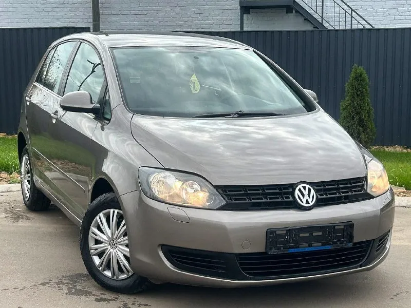 Продам  volkswagen golf plus
Год выпуска 2011
Объем двигателя 1.6
Коробка механика надежная сочетания двигателя и коробки,
Родной пробег 132.000км,

Комплектация
Стоит штатная мультимедия,
4 Электро стёклаподъемника,
Подогрев сидений, двух зоный климат контроль,
Подогрев заднего/переднего лобового и зеркал, abs/esp, электро регулировка складывания боковых зеркал! Датчики дождя, датчики света система адаптивного освещения (afs) хорошая  акустика,
Сигнализация, центральный замок, в автомобиле есть все для комфорта,

По кузову рыжиков и вздутия нет, от слова совсем!
Мотор, коробка в отличном  состоянии  машина полностью обслужена от и до вложений не требует от слова совсем,
Ходовая часть, масла, фильтра, недавно были обслужены полностью,
Салон в отлично сохранилась, работает каждая кнопочка!
По документам полный порядок, любой вид оформления!

Цена 760.000.р
Возможен обмен)
Г. Донецк

Номер телефона
+7949-510-46-92 - фотография - 1