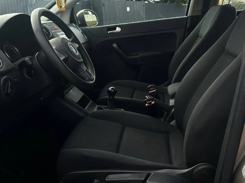 Продам  volkswagen golf plus
Год выпуска 2011
Объем двигателя 1.6
Коробка механика надежная сочетания двигателя и коробки,
Родной пробег 132.000км,

Комплектация
Стоит штатная мультимедия,
4 Электро стёклаподъемника,
Подогрев сидений, двух зоный климат контроль,
Подогрев заднего/переднего лобового и зеркал, abs/esp, электро регулировка складывания боковых зеркал! Датчики дождя, датчики света система адаптивного освещения (afs) хорошая  акустика,
Сигнализация, центральный замок, в автомобиле есть все для комфорта,

По кузову рыжиков и вздутия нет, от слова совсем!
Мотор, коробка в отличном  состоянии  машина полностью обслужена от и до вложений не требует от слова совсем,
Ходовая часть, масла, фильтра, недавно были обслужены полностью,
Салон в отлично сохранилась, работает каждая кнопочка!
По документам полный порядок, любой вид оформления!

Цена 760.000.р
Возможен обмен)
Г. Донецк

Номер телефона
+7949-510-46-92 - фотография - 5