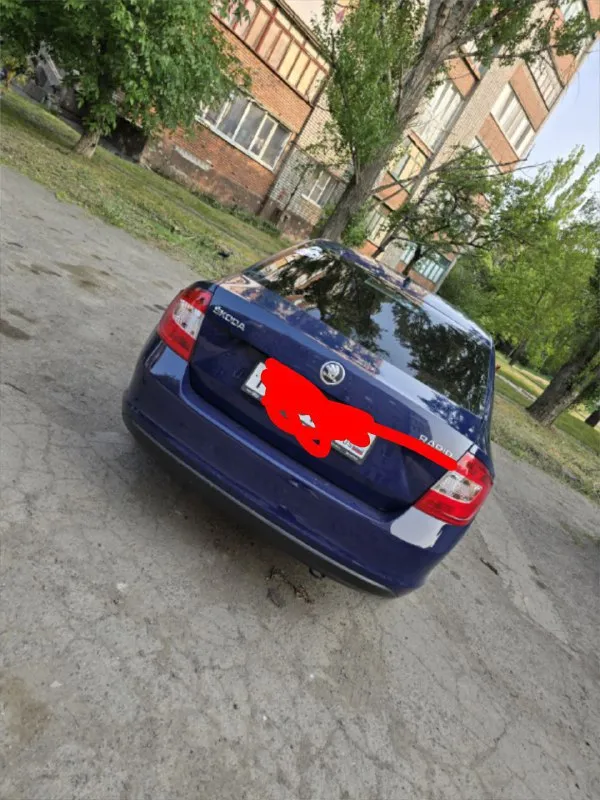 Продам шкода рапид 2014г цена: 1.200.000₽ продам шкоду рапид, пробег 138тыс, родной, эксплуатировалась бережно, технически полностью исправен, не троит не пердит. все светится, горит. стоит магнитола, с поддержкой карплей и навигацией. масла и фильтра заменены меньше 1000км. осмотр ясиноватая, макеевка. звонить или писать по номеру +79495297658 елена(есть тг по этому номеру) - фотография - 2