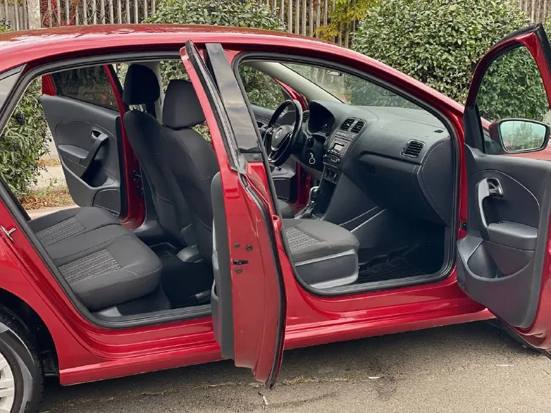 В продаже шикарный 🍁
Volkswagen polo 💥
Весь в заводском окрасе кроме одной правой задней двери вторичный окрас ( косметика ) ✅
Конец 2016 года выпуска 🚘
С мотор 1.6mpi🛞
С автоматической коробкой aisin 6✅
Расход топлива трасса 4.9 при скорости 90-110км/ч ❇️
С родным пробегом 135.000км ✅
В цвете 🧨 искра ⚡️
Два ключа
3 Владельца по факту 2
Полное сопровождение в мрэо ❇️
Два комплекта колес ❄️- лето 🌞
Оснащен заводской хорошей акустикой
Блитуз, aux и много еще всего интересного !
Цена : 1.090.000₽ хорошему покупателю торг !
Звоните по номеру : +7-949-378-26-62
Донецк - фотография - 6