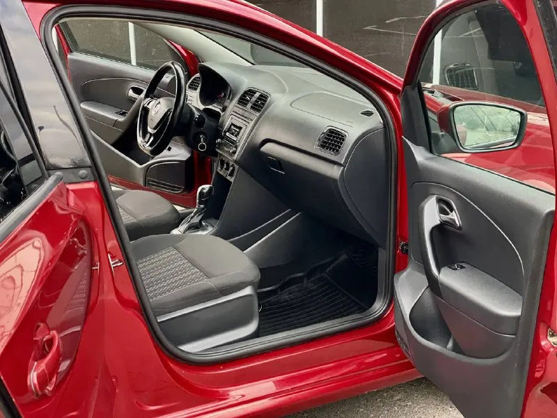 В продаже шикарный 🍁
Volkswagen polo 💥
Весь в заводском окрасе кроме одной правой задней двери вторичный окрас ( косметика ) ✅
Конец 2016 года выпуска 🚘
С мотор 1.6mpi🛞
С автоматической коробкой aisin 6✅
Расход топлива трасса 4.9 при скорости 90-110км/ч ❇️
С родным пробегом 135.000км ✅
В цвете 🧨 искра ⚡️
Два ключа
3 Владельца по факту 2
Полное сопровождение в мрэо ❇️
Два комплекта колес ❄️- лето 🌞
Оснащен заводской хорошей акустикой
Блитуз, aux и много еще всего интересного !
Цена : 1.090.000₽ хорошему покупателю торг !
Звоните по номеру : +7-949-378-26-62
Донецк - фотография - 8