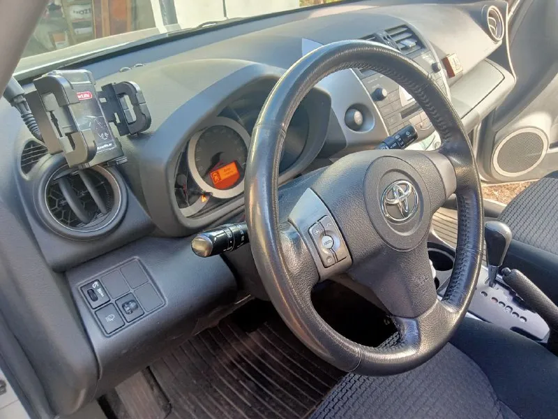 В продаже легенда японского автопрома ● toyota rav 4 ● год выпуска: 2008 ● пробег: 87 000 км ● двигатель 2,0 бензин ● aкпп автомат ● автомобиль официал, куплен в салоне донецка. кузов весь в родном окрасе, двигатель, коробка, ходовая часть на отлично. один владелец за всю историю, сервисная книжка, любые проверки за ваш счёт. ● цена: 1 650 000 рублей ● место осмотра: донецк ● контактный телефон: +7(949)-381-97-61 пишите, звоните, всегда договоримся 📲 tg: ren 📞 звоните: +7(949)3819761 - фотография - 7