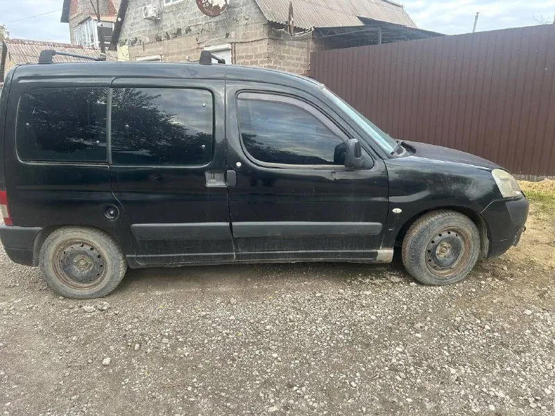 Citroen берлинго 2.0 2007 год. в 2023 году была полностью перебрана ходовка, сделан ремонт двигателя. с тех пор не выезжала. новые фары лежат в упаковке, отдам в подарок. территориально енакиево. цена 140 тр. торг. подробности по телефону +79494209205 или телеграмм +79493366235. 📲 tg: владимир владимирович 📞 звоните: +7(949)4209205 - фотография - 2