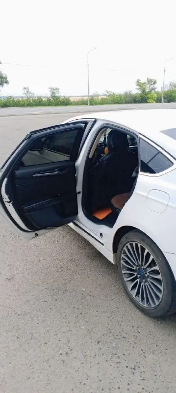 Продам ford fusion 2017 года. 2-х литровый мотор экобуст с турбиной с акпп. комплектация titanium. пробег 106 тыс. км. замена масла каждые 6000-6500 км. лью только liqui moly 5w30. в машине есть все для комфортной езды! - автозапуск с ключа - бесключевой доступ на всех дверях - система стар-стоп - штатная навигация и шикарная музыка - кожаный салон в прекрасном состоянии - акпп шайба и спорт режим -мульти руль - датчик света, оптика супер, дхо - подрулевые лепестки - подсветка салона цвет можно выбрать по вкусу. -электрические передние сидения - память водительского сидения - стеклоподъемники все автоматические - android auto apple carplay - 2-х зонный климат контроль холодит на отлично и подлокотник с охлаждением - круиз контроль - датчик давления в шинах - система удобный доступ в авто - кодовый замок на двери - подогрев сидений машина очень комфортная и динамичная. в комплекте отдам зимнюю резина проехала один сезон. цена 1860000 рублей. торг уместен маши 📞 звоните: +7(959)5360463 - фотография - 4