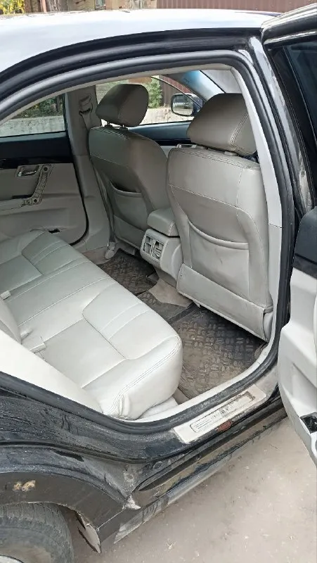 Продам geely emgrand 8, г. енакиево, 2013г. механика 2.0, пробег 97000км. учёт днр/укр. машина на ходу. все то делались вовремя. очень комфортная и мягкая. дорогу держит очень уверенно. большой просторный салон, сзади много места, вместительный багажник. по комплектации: климат контроль, электропакет, эл. стеклоподъемники с доводчиками, тонирование стёкол. кожаный салон. бортовой компьютер. парктроник. усилитель руля. мультируль. центральный замок. сигнализация. два комплекта ключей. есть вопросы по кузову требует внимание на фото видно. цена 400000 руб. торг уместен. отвечу на все имеющиеся вопросы по телефону +7949-357-15-16. 📲 tg: антон николенко 📞 звоните: +7(949)3571516 - фотография - 3