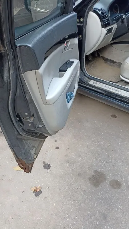 Продам geely emgrand 8, г. енакиево, 2013г. механика 2.0, пробег 97000км. учёт днр/укр. машина на ходу. все то делались вовремя. очень комфортная и мягкая. дорогу держит очень уверенно. большой просторный салон, сзади много места, вместительный багажник. по комплектации: климат контроль, электропакет, эл. стеклоподъемники с доводчиками, тонирование стёкол. кожаный салон. бортовой компьютер. парктроник. усилитель руля. мультируль. центральный замок. сигнализация. два комплекта ключей. есть вопросы по кузову требует внимание на фото видно. цена 400000 руб. торг уместен. отвечу на все имеющиеся вопросы по телефону +7949-357-15-16. 📲 tg: антон николенко 📞 звоните: +7(949)3571516 - фотография - 4