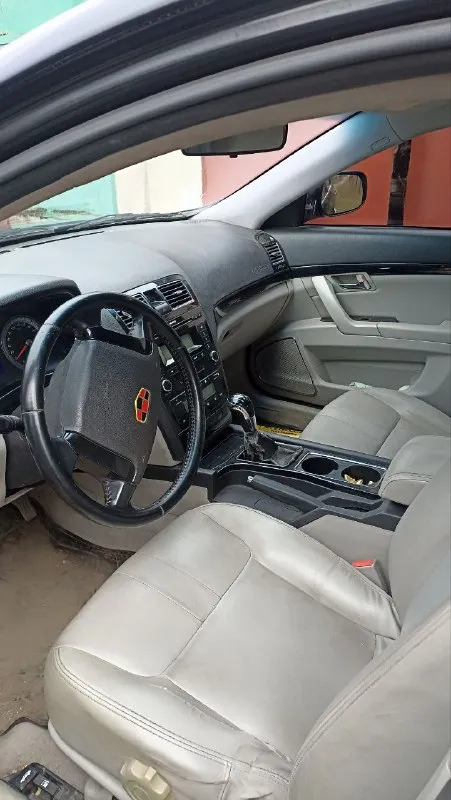 Продам geely emgrand 8, г. енакиево, 2013г. механика 2.0, пробег 97000км. учёт днр/укр. машина на ходу. все то делались вовремя. очень комфортная и мягкая. дорогу держит очень уверенно. большой просторный салон, сзади много места, вместительный багажник. по комплектации: климат контроль, электропакет, эл. стеклоподъемники с доводчиками, тонирование стёкол. кожаный салон. бортовой компьютер. парктроник. усилитель руля. мультируль. центральный замок. сигнализация. два комплекта ключей. есть вопросы по кузову требует внимание на фото видно. цена 400000 руб. торг уместен. отвечу на все имеющиеся вопросы по телефону +7949-357-15-16. 📲 tg: антон николенко 📞 звоните: +7(949)3571516 - фотография - 8