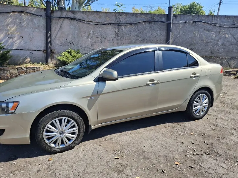 Продаю машину mitsubishi лансер 10 2008. пробег 178000. авто полностью обслужена. механика 1.5 находится в снежном. 750т. торг на месте 79493225674 📞 звоните: +7(949)3225674 - фотография - 4