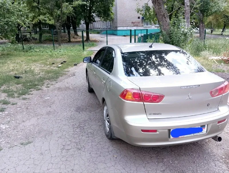 Продаю машину mitsubishi лансер 10 2008. пробег 178000. авто полностью обслужена. механика 1.5 находится в снежном. 750т. торг на месте 79493225674 📞 звоните: +7(949)3225674 - фотография - 7