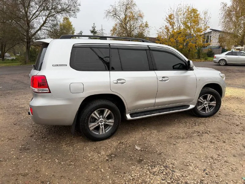 Продам ланд крузер 2007 года! машина в идеальном состоянии. новая ходовая, два комплекта резины, два ключа, вписан фаркоп, автозапуск, вебасто, люк, камеры 360. машина без вложений. рама идеально! вин код идеально цена 2.750🍋 номера для связи: +79497968103 объём 4.7 мариуполь - фотография - 3