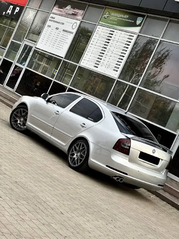 Skoda octavia vrs год выпуска - 2011 двигатель - 2.0tsi кпп - автоматическая цена - 1.250.000₽ тел. +79493902663 либо: +7 (949) 679-98-14 в продаже правильный шкодарь с топовым двигателем, зашитым на stage 2 ( едет очень бодро ) по кузову без каких либо изъянов, отпалированная и покрыта жидким стеклом ( без внимания на дороге не оставит ) в автомобиль денег не жалели. установлены тормозные диски с перфорацией, стоит дорогой корбованый нулевик, кованые диски r-18 на резине bridgestone, установлена полная трасса на 76 трубе с отстрелами, поставлен впуск apr, установлен даунпайп, замена родных линз на билед azoom k9, с покраской масок и нанесение бронепленки на фары ( ночью ехать можно как днём ) в салоне стоит амбиленд подсветка, андроид магнитола и сабвуфер ( играет мощно ) комплектация у авто самая жирная; заправленный двухзонный климат-контроль; круиз-контроль; подогревы сидений; комбинированный кожаный с алькантарой салон; датчик света и дож 📲 tg: @vladimir_23_23_23 📞 звоните: +7(949)3902663 - фотография - 4