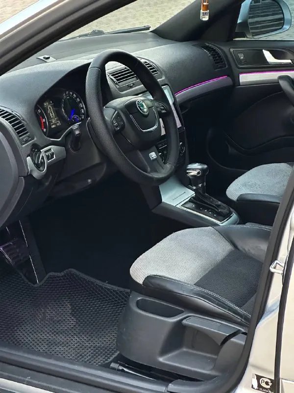 Skoda octavia vrs год выпуска - 2011 двигатель - 2.0tsi кпп - автоматическая цена - 1.250.000₽ тел. +79493902663 либо: +7 (949) 679-98-14 в продаже правильный шкодарь с топовым двигателем, зашитым на stage 2 ( едет очень бодро ) по кузову без каких либо изъянов, отпалированная и покрыта жидким стеклом ( без внимания на дороге не оставит ) в автомобиль денег не жалели. установлены тормозные диски с перфорацией, стоит дорогой корбованый нулевик, кованые диски r-18 на резине bridgestone, установлена полная трасса на 76 трубе с отстрелами, поставлен впуск apr, установлен даунпайп, замена родных линз на билед azoom k9, с покраской масок и нанесение бронепленки на фары ( ночью ехать можно как днём ) в салоне стоит амбиленд подсветка, андроид магнитола и сабвуфер ( играет мощно ) комплектация у авто самая жирная; заправленный двухзонный климат-контроль; круиз-контроль; подогревы сидений; комбинированный кожаный с алькантарой салон; датчик света и дож 📲 tg: @vladimir_23_23_23 📞 звоните: +7(949)3902663 - фотография - 6