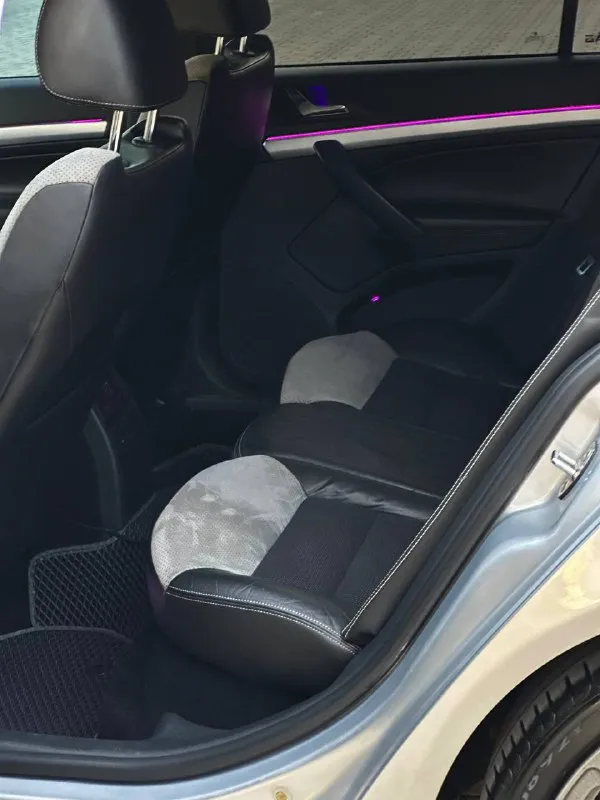 Skoda octavia vrs год выпуска - 2011 двигатель - 2.0tsi кпп - автоматическая цена - 1.250.000₽ тел. +79493902663 либо: +7 (949) 679-98-14 в продаже правильный шкодарь с топовым двигателем, зашитым на stage 2 ( едет очень бодро ) по кузову без каких либо изъянов, отпалированная и покрыта жидким стеклом ( без внимания на дороге не оставит ) в автомобиль денег не жалели. установлены тормозные диски с перфорацией, стоит дорогой корбованый нулевик, кованые диски r-18 на резине bridgestone, установлена полная трасса на 76 трубе с отстрелами, поставлен впуск apr, установлен даунпайп, замена родных линз на билед azoom k9, с покраской масок и нанесение бронепленки на фары ( ночью ехать можно как днём ) в салоне стоит амбиленд подсветка, андроид магнитола и сабвуфер ( играет мощно ) комплектация у авто самая жирная; заправленный двухзонный климат-контроль; круиз-контроль; подогревы сидений; комбинированный кожаный с алькантарой салон; датчик света и дож 📲 tg: @vladimir_23_23_23 📞 звоните: +7(949)3902663 - фотография - 7