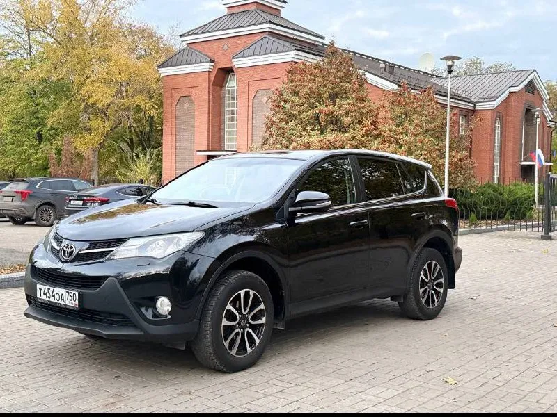Toyota rav4 официал 2013 год двигатель 2.0 бензин коробка автомат пробег 185 тыс. км автомобиль в отличном состоянии, без дтп, автотека зелёная весь обслужен, работает каждая кнопочка, вложение абсолютно не какого не требует! чистый ухоженный салон, готов на любые проверки с вашей стороны! есть всё для комфортного вождения! двух зонный климат датчик света и дождя подогрев сидений круиз контроль, бортовой компьютер, камера заднего вида, и т д. с документами всё в порядке, продажа с полным переоформлением мрэо 💯 г. донецк цена 1.670.₽ звоните остальное по номеру телефона +79496164847 📞 звоните: +7(949)6164847 - фотография - 2