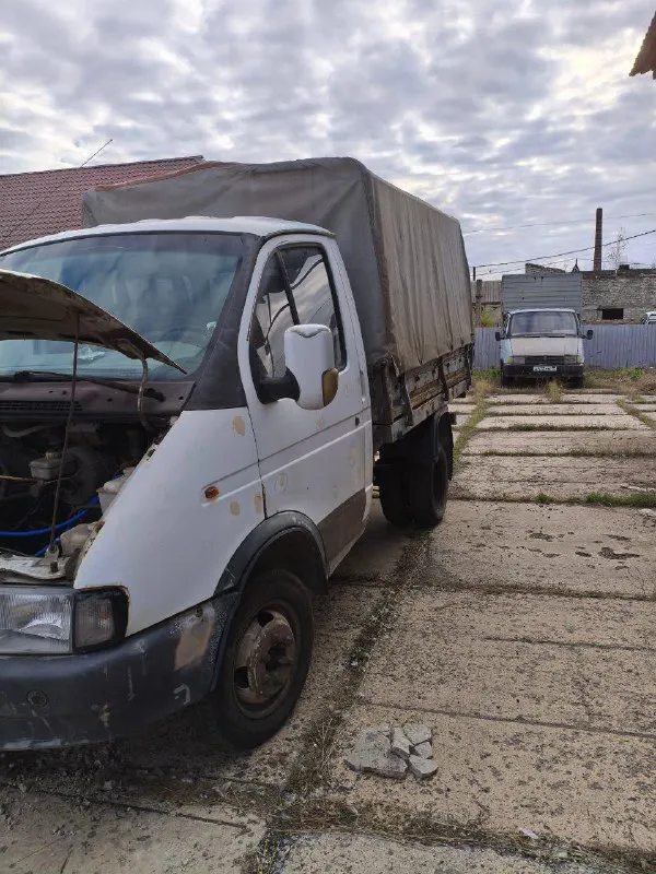 Продам газель 3302: двигатель уаз - 3л, коробка 4-х ступка, мотор и коробка в рабочем состоянии, мост не гудит, рама целая, новый аккумулятор. по кузову всё видно на фото. газ-метан. по документам всё в порядке. торг присутствует. хорошая рабочая лошадка. сел и поехал работать. кого заинтересовало звоните. цена 339 000 ₽. 📞 контактный телефон: +79498132876 📲 tg: @alex_shkrud 📞 звоните: +7(949)8132876 - фотография - 5
