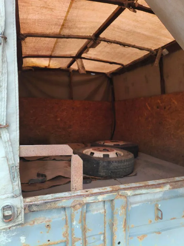 Продам газель 3302: двигатель уаз - 3л, коробка 4-х ступка, мотор и коробка в рабочем состоянии, мост не гудит, рама целая, новый аккумулятор. по кузову всё видно на фото. газ-метан. по документам всё в порядке. торг присутствует. хорошая рабочая лошадка. сел и поехал работать. кого заинтересовало звоните. цена 339 000 ₽. 📞 контактный телефон: +79498132876 📲 tg: @alex_shkrud 📞 звоните: +7(949)8132876 - фотография - 7