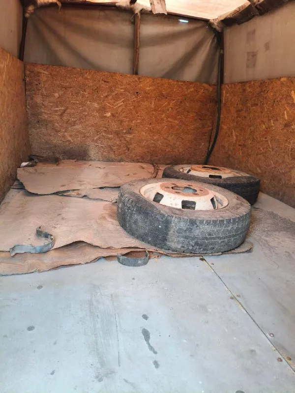 Продам газель 3302: двигатель уаз - 3л, коробка 4-х ступка, мотор и коробка в рабочем состоянии, мост не гудит, рама целая, новый аккумулятор. по кузову всё видно на фото. газ-метан. по документам всё в порядке. торг присутствует. хорошая рабочая лошадка. сел и поехал работать. кого заинтересовало звоните. цена 339 000 ₽. 📞 контактный телефон: +79498132876 📲 tg: @alex_shkrud 📞 звоните: +7(949)8132876 - фотография - 8