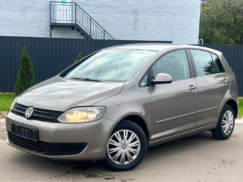 Продам  volkswagen golf plus
Год выпуска 2011
Объем двигателя 1.6
Коробка механика надежная сочетания двигателя и коробки,
Родной пробег 132.000км,

Комплектация
Стоит штатная мультимедия,
4 Электро стёклаподъемника,
Подогрев сидений, двух зоный климат контроль,
Подогрев заднего/переднего лобового и зеркал, abs/esp, электро регулировка складывания боковых зеркал! Датчики дождя, датчики света система адаптивного освещения (afs) хорошая  акустика,
Сигнализация, центральный замок, в автомобиле есть все для комфорта,

По кузову рыжиков и вздутия нет, от слова совсем!
Мотор, коробка в отличном  состоянии  машина полностью обслужена от и до вложений не требует от слова совсем,
Ходовая часть, масла, фильтра, недавно были обслужены полностью,
Салон в отлично сохранилась, работает каждая кнопочка!
По документам полный порядок, любой вид оформления!
Цена 760.000.р возможен хороший торг реальному покупателю!
Г. Донецк
Номер телефона
+7949-510-46-92 - фотография - 1