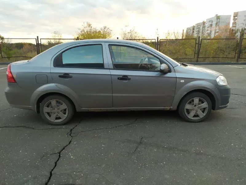 Продам aveo 2007 год. пробег 372000. мотор делал, ходовая в порядке. по кузову надо заниматься. цена 280000р. тел. +7 949 379 29 82 - фотография - 2