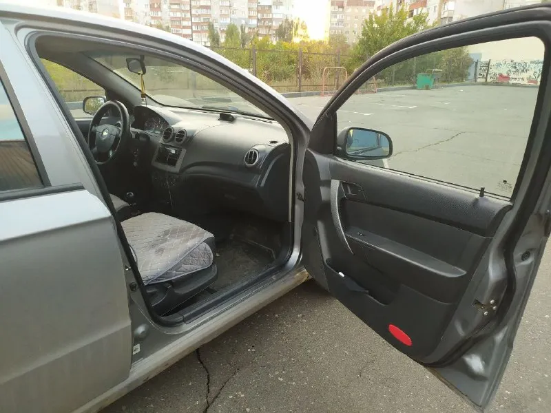 Продам aveo 2007 год. пробег 372000. мотор делал, ходовая в порядке. по кузову надо заниматься. цена 280000р. тел. +7 949 379 29 82 - фотография - 8