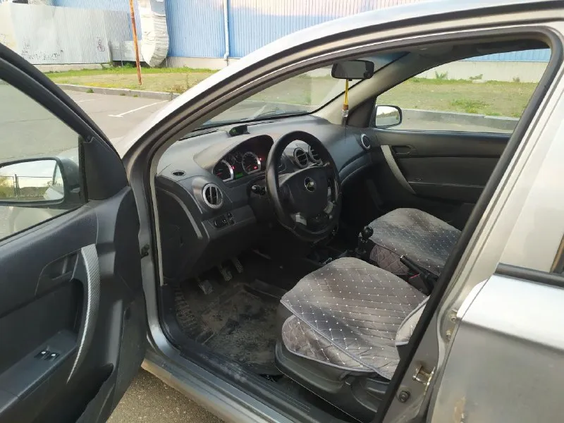 Продам aveo 2007 год. пробег 372000. мотор делал, ходовая в порядке. по кузову надо заниматься. цена 280000р. тел. +7 949 379 29 82 - фотография - 9