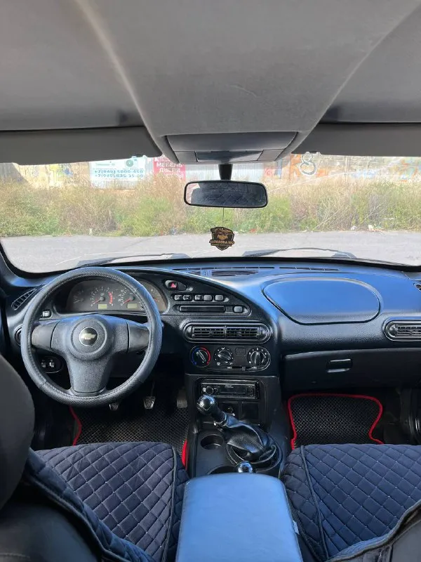 Продам шевроле нива. год - 2010 объем - 1,7л. пробег - 125 тысяч авто в очень хорошем состоянии, в красивом цвете! кузов очень живой, дно завод идеал, пороги в хорошем состоянии! двигатель работает отлично! коробка полностью исправна! ходовая часть новая! салон в идеальном состоянии. гидроусилитель, стеклоподъемники, электро зеркала, фаркоп! приятная музыка стоит очень хороший свет в придачу отдам некоторые новые запчасти! осмотр г. мариуполь цена - 470 тысяч рублей тел. +79494970042 - фотография - 9