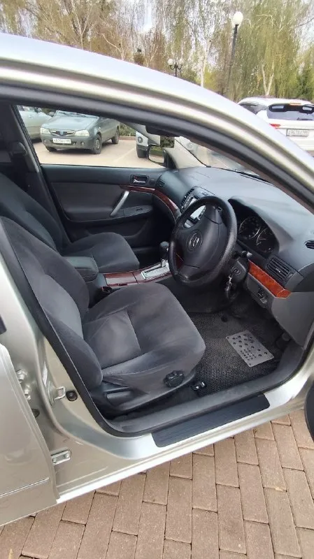 Toyota премио 2002 год. правый руль. настоящая toyota 🇯🇵 1.8 кпп автоматическая. цена: 520.000 рублей автомобиль относится к d-классу, это всеми любимый avensis. имеет очень просторный салон. материал салона велюр, тактильно очень приятный. имеются вставки из дерева. комплектация богатая, так как машина для внутреннего рынка японии. комплектация: климат контроль, датчик света, датчик дождя, электропривод зеркал, камера заднего хода, все стеклоподъёмники автоматические. кузов весь целый, авто в происшествиях не участвовал. ржавчины нет. 2 владельца за всю историю. технически полностью исправен и обслужен, готов к эксплуатации. все расходники и запчасти абсолютно доступны, как на любую другую тойоту. осмотр: донецк, ленинский район ☎️ +79493862536 📞 звоните: +7(949)3862536 - фотография - 8