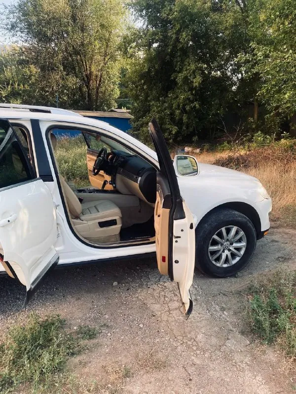 Продам беленький volkswagen touareg 2008 года.
Машина в отличном состоянии, каждый день на ходу.
Полный привод! Без пневмы!!!
3,6 Бензин, в идеальном состоянии, масло не ест, не дымит.
Кожаный салон, андроид магнитола, музыка отличная.
Кузов в родном окрасе, без рыжиков (нет и не было). Машина в дтп не участвовала.
Комплектация: мульти руль, бесключивой доступ, круиз-контроль, датчик дождя и света, кондиционер, 4 стеклоподъёмника, четырех зонный климат-контроль, подогрев передних и задних сидений, авs, esp и многое другое.
Два комплекта резины с дисками.
Машина полностью отслужена: замена масла, всех фильтров, ходовая.
Любые проверки за ваш счёт.
Полное переоформление. Птс оригинал, я третий хозяин.
Цена 1,2 🍋.
Осмотр донецк, ленинский район
Приезжайте, смотрите, останетесь довольны
Тел. +79498241642
📞 Звоните: +7(949)8241642 - фотография - 2