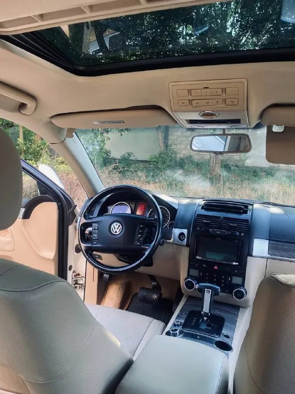 Продам беленький volkswagen touareg 2008 года.
Машина в отличном состоянии, каждый день на ходу.
Полный привод! Без пневмы!!!
3,6 Бензин, в идеальном состоянии, масло не ест, не дымит.
Кожаный салон, андроид магнитола, музыка отличная.
Кузов в родном окрасе, без рыжиков (нет и не было). Машина в дтп не участвовала.
Комплектация: мульти руль, бесключивой доступ, круиз-контроль, датчик дождя и света, кондиционер, 4 стеклоподъёмника, четырех зонный климат-контроль, подогрев передних и задних сидений, авs, esp и многое другое.
Два комплекта резины с дисками.
Машина полностью отслужена: замена масла, всех фильтров, ходовая.
Любые проверки за ваш счёт.
Полное переоформление. Птс оригинал, я третий хозяин.
Цена 1,2 🍋.
Осмотр донецк, ленинский район
Приезжайте, смотрите, останетесь довольны
Тел. +79498241642
📞 Звоните: +7(949)8241642 - фотография - 4