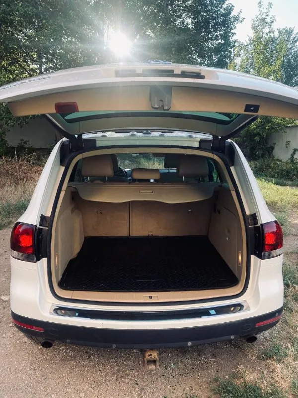 Продам беленький volkswagen touareg 2008 года.
Машина в отличном состоянии, каждый день на ходу.
Полный привод! Без пневмы!!!
3,6 Бензин, в идеальном состоянии, масло не ест, не дымит.
Кожаный салон, андроид магнитола, музыка отличная.
Кузов в родном окрасе, без рыжиков (нет и не было). Машина в дтп не участвовала.
Комплектация: мульти руль, бесключивой доступ, круиз-контроль, датчик дождя и света, кондиционер, 4 стеклоподъёмника, четырех зонный климат-контроль, подогрев передних и задних сидений, авs, esp и многое другое.
Два комплекта резины с дисками.
Машина полностью отслужена: замена масла, всех фильтров, ходовая.
Любые проверки за ваш счёт.
Полное переоформление. Птс оригинал, я третий хозяин.
Цена 1,2 🍋.
Осмотр донецк, ленинский район
Приезжайте, смотрите, останетесь довольны
Тел. +79498241642
📞 Звоните: +7(949)8241642 - фотография - 6