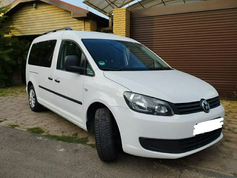 Volkswagen caddy maxi 2014. Заводской пассажир, 7 мест. Дизель 2.0,140лс. Мкп-6 ступеней. Два ключа, книжки. Круиз, кондей, родная магнитола с громкой связью, корректор фар, подогрев сидений, контроль прокола колес, заводской фаркоп и др. Пробег 350000. Проверка  на любом сто. 1650000руб. В российских документах будете первым собственником. +79499869505 михаил - фотография - 1