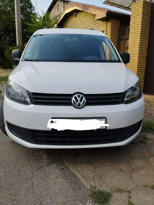 Volkswagen caddy maxi 2014. Заводской пассажир, 7 мест. Дизель 2.0,140лс. Мкп-6 ступеней. Два ключа, книжки. Круиз, кондей, родная магнитола с громкой связью, корректор фар, подогрев сидений, контроль прокола колес, заводской фаркоп и др. Пробег 350000. Проверка  на любом сто. 1650000руб. В российских документах будете первым собственником. +79499869505 михаил - фотография - 2