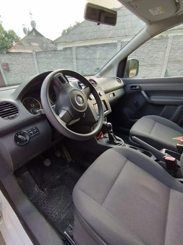 Volkswagen caddy maxi 2014. Заводской пассажир, 7 мест. Дизель 2.0,140лс. Мкп-6 ступеней. Два ключа, книжки. Круиз, кондей, родная магнитола с громкой связью, корректор фар, подогрев сидений, контроль прокола колес, заводской фаркоп и др. Пробег 350000. Проверка  на любом сто. 1650000руб. В российских документах будете первым собственником. +79499869505 михаил - фотография - 7
