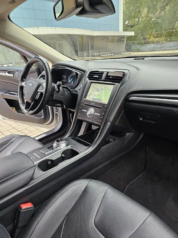 Ford fusion hybrid 2019 titanium (usa) американский mondeo в топовой комплектации! пробег 99 800 км 🔋 гибрид — расход 5–6 л/100 км, на баке до 900 км пробега. 🔧 полностью обслужен, без сюрпризов. 💪надёжный — такие фьюжены в сша проходят 500 000+ км без проблем. ❗первый владелец в рф, подбирал и пригонял под себя. 💎 titanium: адаптивный круиз, удержание в полосе, автоторможение, контроль слепых зон, full led фары, камера, парктроники, кожа, вентиляция и подогрев сидений, подогрев руля, аудио sony, бесключевой доступ, дистанционный запуск, кодовый вход, настраиваемая подсветка, еврозеркала (!) с широким обзором и складыванием. 📌 пробег оригинальный, любая проверка. 💬 без посредников. 📍 осмотр и тест-драйв в донецке 💸 1 890 000 ₽ +79494710689 - фотография - 6