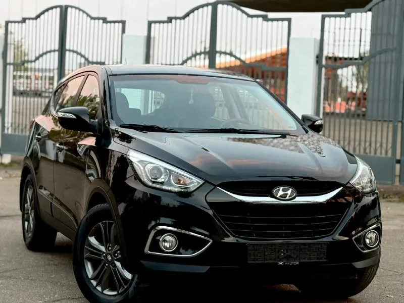 Hyundai ix35 г( 2015 рестайлинг ) цена 1380000 автомат пробег 140 (1 хозяин птс оригинал) без дтп противоугонная система сигнализация центральный замок помощь при вождении: круиз-контроль парктроник задний камера заднего вида система автоматической парковки система помощи при старте в гору датчик света датчик дождя электростеклоподъемники передние и задние электропривод зеркал охлаждаемый перчаточный ящик подогрев сидений водителя и пассажира обогрев зеркал обогрев заднего стекла обогрев зоны стеклоочистителей мультимедиа и навигация: навигационная система bluetooth aux 6 колонок авто в идеале все вопросы по телефону: +7(949)4737372 📲 tg: андрей 📞 звоните: +7(949)4737372 - фотография - 3