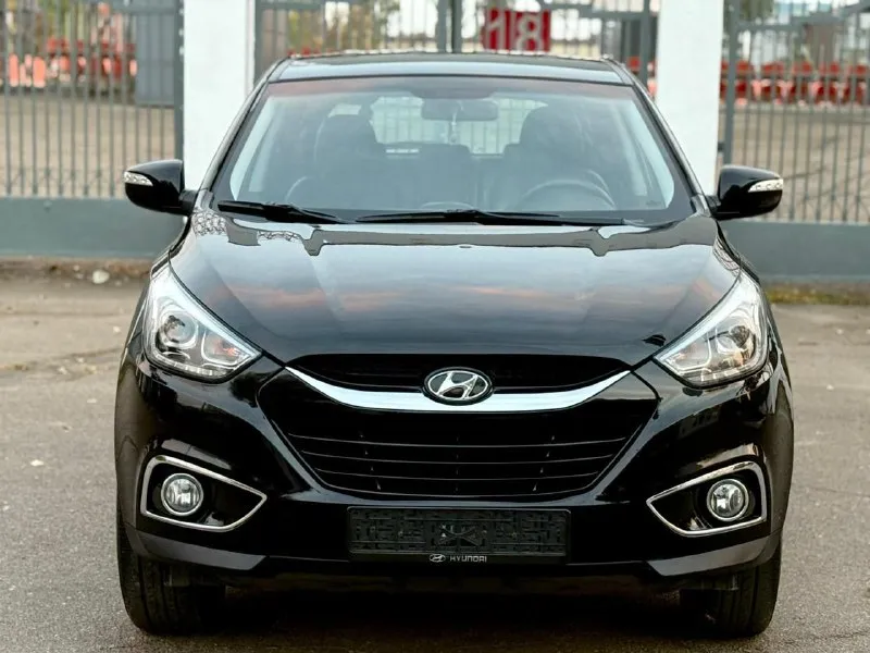 Hyundai ix35 г( 2015 рестайлинг ) цена 1380000 автомат пробег 140 (1 хозяин птс оригинал) без дтп противоугонная система сигнализация центральный замок помощь при вождении: круиз-контроль парктроник задний камера заднего вида система автоматической парковки система помощи при старте в гору датчик света датчик дождя электростеклоподъемники передние и задние электропривод зеркал охлаждаемый перчаточный ящик подогрев сидений водителя и пассажира обогрев зеркал обогрев заднего стекла обогрев зоны стеклоочистителей мультимедиа и навигация: навигационная система bluetooth aux 6 колонок авто в идеале все вопросы по телефону: +7(949)4737372 📲 tg: андрей 📞 звоните: +7(949)4737372 - фотография - 4