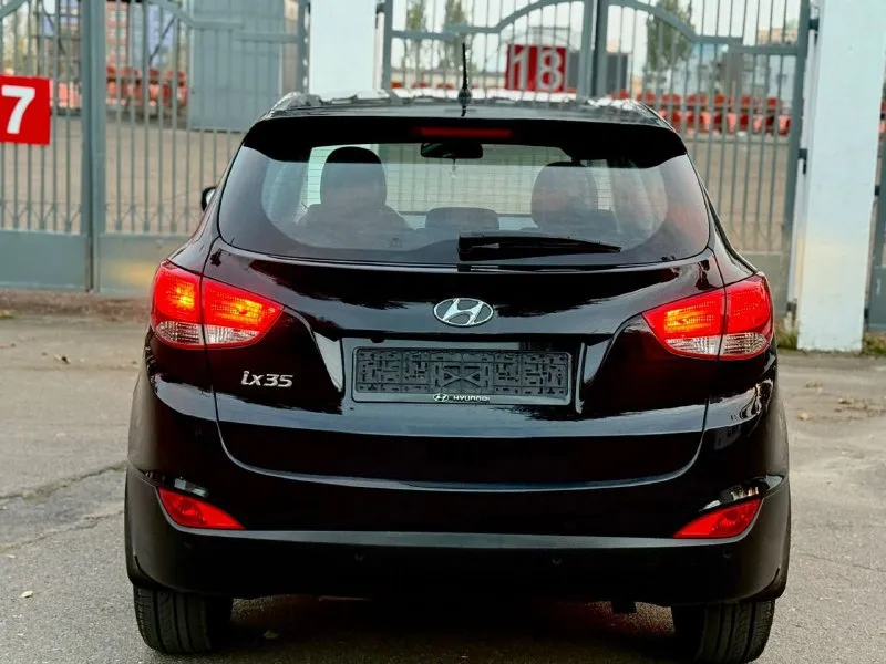 Hyundai ix35 г( 2015 рестайлинг ) цена 1380000 автомат пробег 140 (1 хозяин птс оригинал) без дтп противоугонная система сигнализация центральный замок помощь при вождении: круиз-контроль парктроник задний камера заднего вида система автоматической парковки система помощи при старте в гору датчик света датчик дождя электростеклоподъемники передние и задние электропривод зеркал охлаждаемый перчаточный ящик подогрев сидений водителя и пассажира обогрев зеркал обогрев заднего стекла обогрев зоны стеклоочистителей мультимедиа и навигация: навигационная система bluetooth aux 6 колонок авто в идеале все вопросы по телефону: +7(949)4737372 📲 tg: андрей 📞 звоните: +7(949)4737372 - фотография - 5