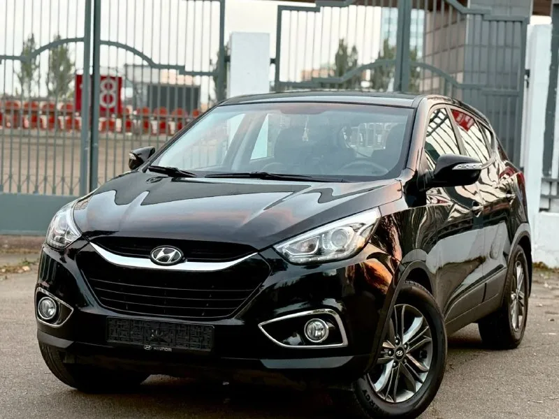 Hyundai ix35 г( 2015 рестайлинг ) цена 1380000 автомат пробег 140 (1 хозяин птс оригинал) без дтп противоугонная система сигнализация центральный замок помощь при вождении: круиз-контроль парктроник задний камера заднего вида система автоматической парковки система помощи при старте в гору датчик света датчик дождя электростеклоподъемники передние и задние электропривод зеркал охлаждаемый перчаточный ящик подогрев сидений водителя и пассажира обогрев зеркал обогрев заднего стекла обогрев зоны стеклоочистителей мультимедиа и навигация: навигационная система bluetooth aux 6 колонок авто в идеале все вопросы по телефону: +7(949)4737372 📲 tg: андрей 📞 звоните: +7(949)4737372 - фотография - 6