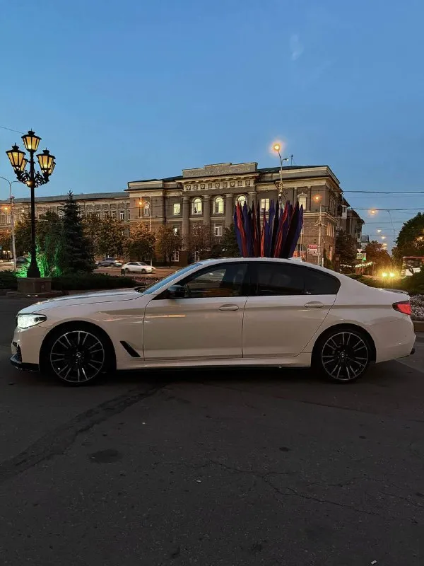 Bmw g30 540 xdrive 04 месяц 2020 года. привод: полный двигатель: 3.0 b58 st2 + 500 л. с (кому не нужно, можно отшить в сток, была куплена мною mxd лицензия вместе с адаптером. ) 2 комплекта колес ( зима новая проехала тыс 5 от силы) самый надежный мотор b58 масло менял каждые 5тыс, за этот промежуток всегда был уровень. комплектация m-sport pro: музыка harman cardon, старт-стоп, проекция, бесключевой доступ на всех дверях, возможность открытия/закрытия багажника с кнопки, а также система hands-free(ногой), люк обслуженный, туманки, системы android auto, apple carplay, комфортные сидения с подогревом, а так же множеством регулировок, черный потолок, и многое др. на автомобиле полный м-пакет и заводские м-тормоза, спортивная выхлопная система atm возможностью регулирования с пульта (тише/громче). цена 4.600.000 макеевка +7 949 456 86 29 - фотография - 5