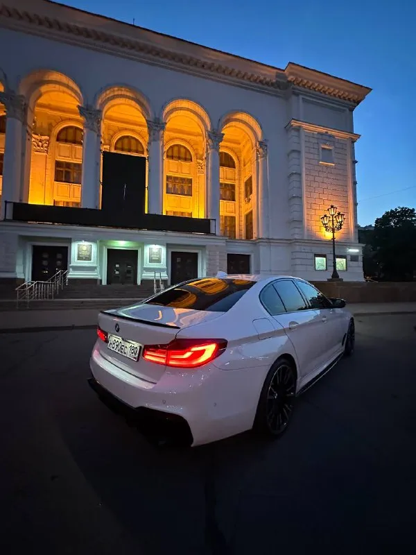 Bmw g30 540 xdrive 04 месяц 2020 года. привод: полный двигатель: 3.0 b58 st2 + 500 л. с (кому не нужно, можно отшить в сток, была куплена мною mxd лицензия вместе с адаптером. ) 2 комплекта колес ( зима новая проехала тыс 5 от силы) самый надежный мотор b58 масло менял каждые 5тыс, за этот промежуток всегда был уровень. комплектация m-sport pro: музыка harman cardon, старт-стоп, проекция, бесключевой доступ на всех дверях, возможность открытия/закрытия багажника с кнопки, а также система hands-free(ногой), люк обслуженный, туманки, системы android auto, apple carplay, комфортные сидения с подогревом, а так же множеством регулировок, черный потолок, и многое др. на автомобиле полный м-пакет и заводские м-тормоза, спортивная выхлопная система atm возможностью регулирования с пульта (тише/громче). цена 4.600.000 макеевка +7 949 456 86 29 - фотография - 6