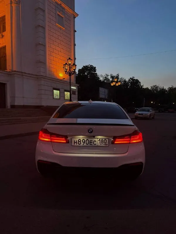 Bmw g30 540 xdrive 04 месяц 2020 года. привод: полный двигатель: 3.0 b58 st2 + 500 л. с (кому не нужно, можно отшить в сток, была куплена мною mxd лицензия вместе с адаптером. ) 2 комплекта колес ( зима новая проехала тыс 5 от силы) самый надежный мотор b58 масло менял каждые 5тыс, за этот промежуток всегда был уровень. комплектация m-sport pro: музыка harman cardon, старт-стоп, проекция, бесключевой доступ на всех дверях, возможность открытия/закрытия багажника с кнопки, а также система hands-free(ногой), люк обслуженный, туманки, системы android auto, apple carplay, комфортные сидения с подогревом, а так же множеством регулировок, черный потолок, и многое др. на автомобиле полный м-пакет и заводские м-тормоза, спортивная выхлопная система atm возможностью регулирования с пульта (тише/громче). цена 4.600.000 макеевка +7 949 456 86 29 - фотография - 7
