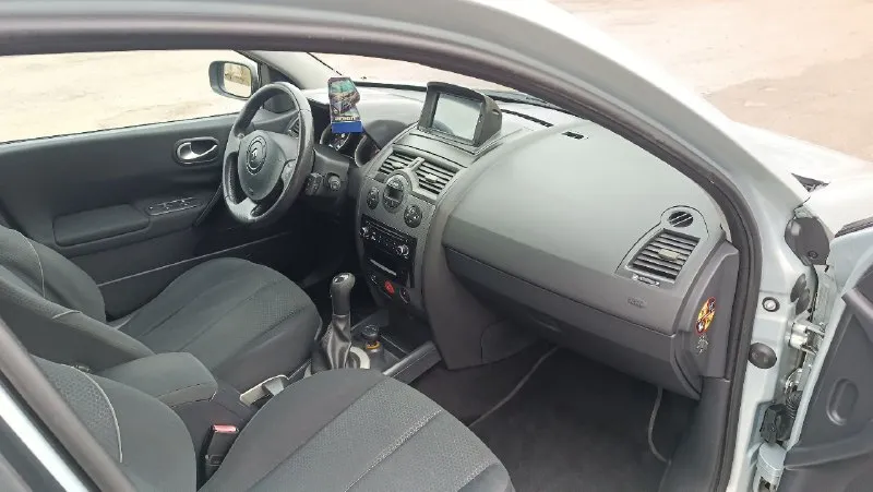 Продам renault megane 2 2004 год мотор 1.6 16v бензин пробег 230.000км кузов цинкованый в хорошем состоянии вся ровная, сколов минимум. мотор обслуженый работает отлично масло не расходует. в авто имеется 4стеклоподьемника бортовой компьютер автосвет складывания зеркал климат контроль рабочий. по ходовой все в порядке едет сбито. авто пригоняли с европы в 2021году учёт рф. продажа с переоформлением. цена 550т. ₽ макеевка кто реально заинтересован в покупке звоните. тел. +79490819224 - фотография - 8
